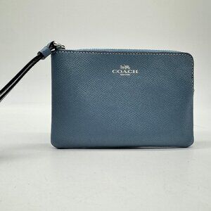 COACH corner zip leather pouch wristlet - Light blue